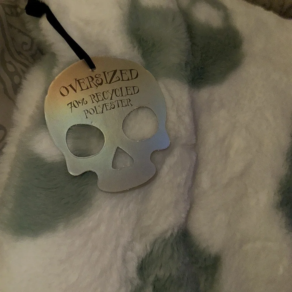 NWT Rachel Zoe teal /green Skull Halloween Blanket Throw